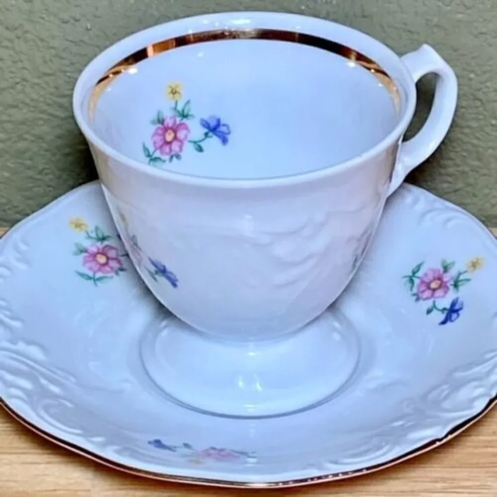 Wawel China • Floral Tea Cup & Saucer Set • Gold Trim • Made In Poland • Rare •‎